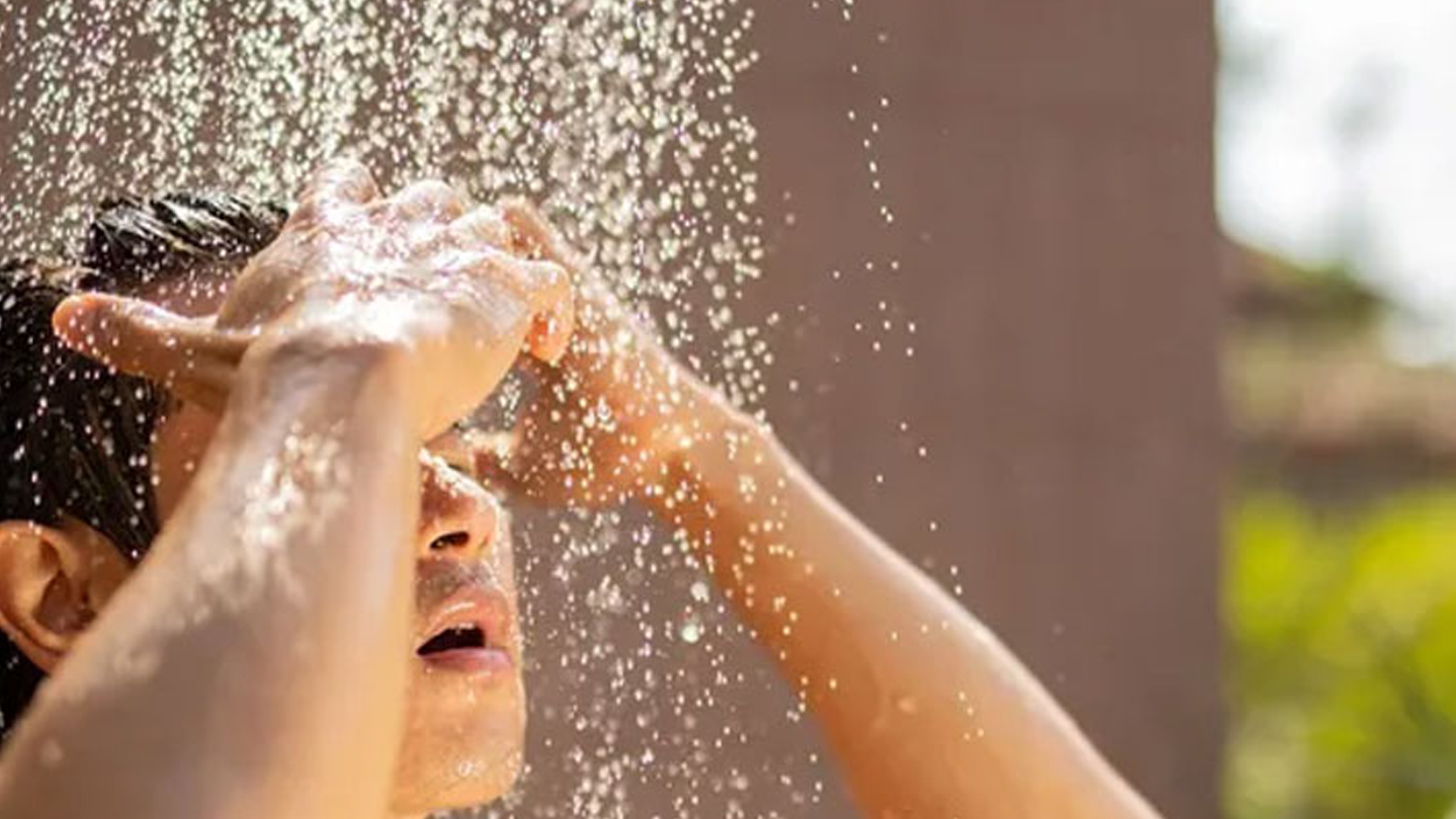 শীতে গোসলের আদর্শ ব্যপ্তি: বিশেষজ্ঞ কী বলছেন