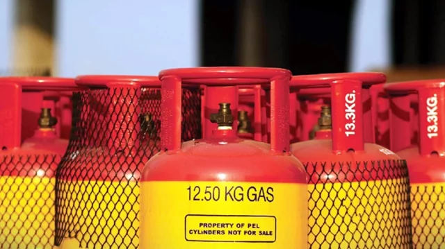 ১২৫০ টাকার এলপিজির দাম ২ হাজার টাকা