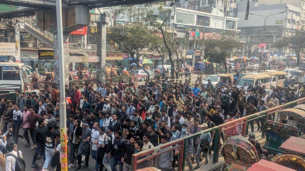 অধ্যাদেশের দাবিতে আজ ফের মাঠে নামছেন ৭ কলেজের শিক্ষার্থীরা