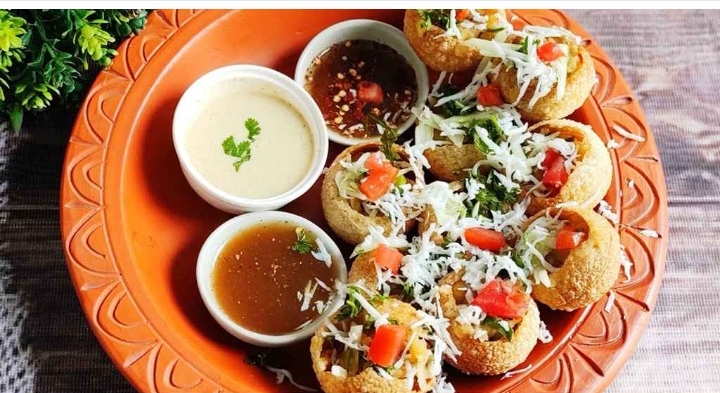 ফুচকা খেয়ে কি আপনার স্বাস্থ্যে বিপদ ডেকে আনছেন? চিকিৎসক সতর্ক করলেন