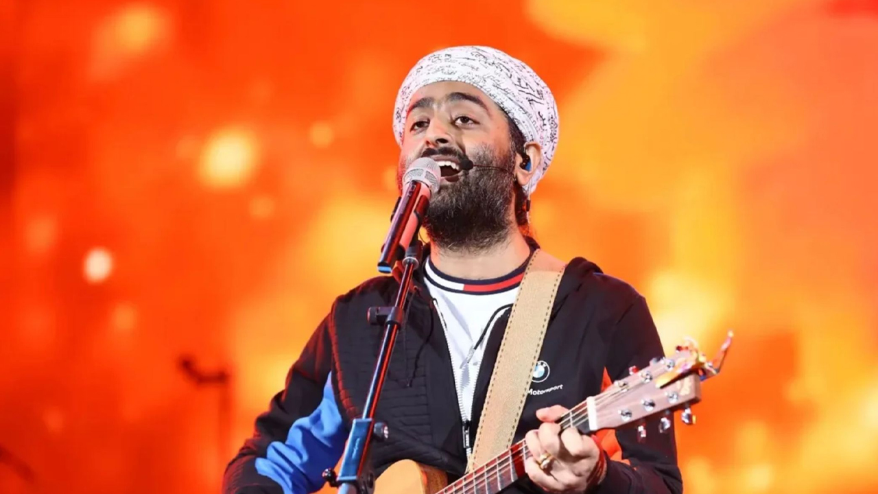 রাজনীতিতে নামতেই কি গান ছাড়লেন অরিজিৎ সিং?