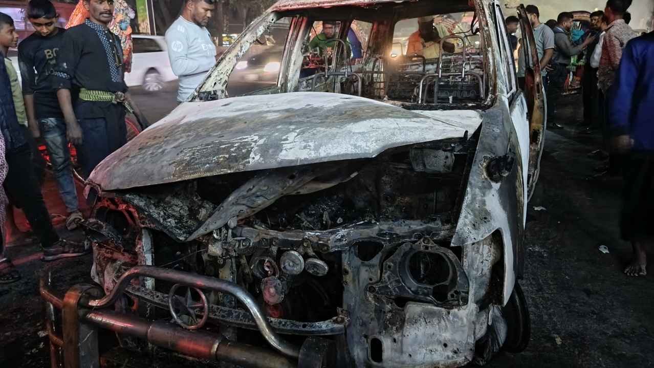 সন্ধ্যার পর রাজধানীতে প্রাইভেটকারে আগুন