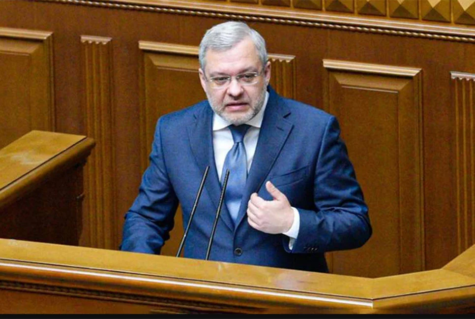 দেশ ছাড়তে গিয়ে আটক সাবেক জ্বালানিমন্ত্রী