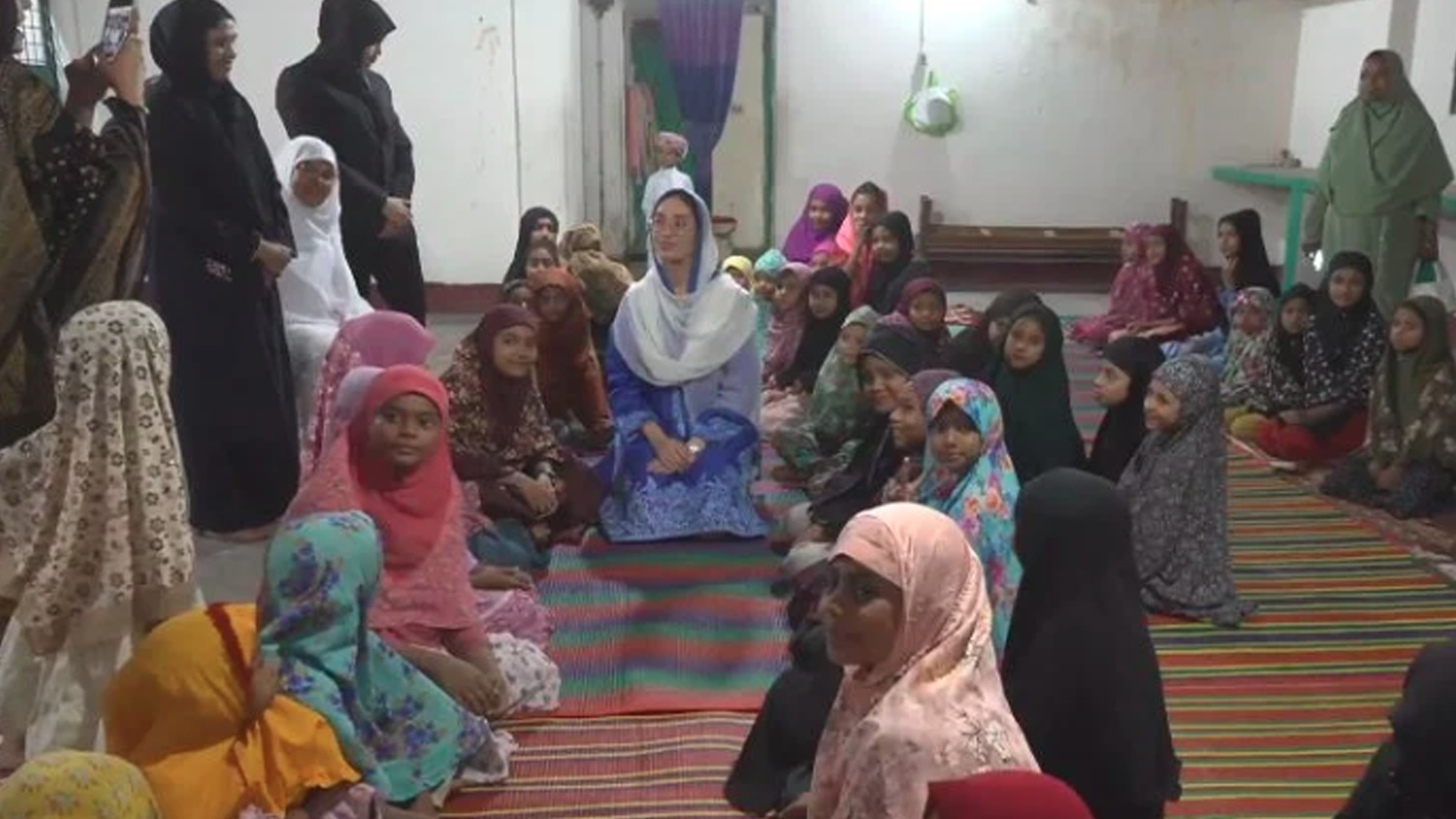 নারী ও এতিম শিশুদের সঙ্গে ইফতার করলেন জাইমা রহমান