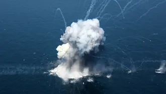 ইরানকে হাম/লার হুমকি ট্রাম্পের